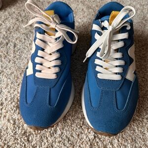 Steve Madden Campo size 9.5 Women’s athletic sneaker worn once in great shape!